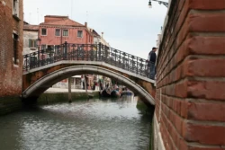 Venise : S'émerveiller devant les canaux et les palais 34 Venise - Pont sur un canal