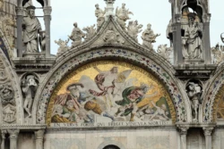 Venise : S'émerveiller devant les canaux et les palais 37 Venise - Détail de la Basilique Saint-Marc